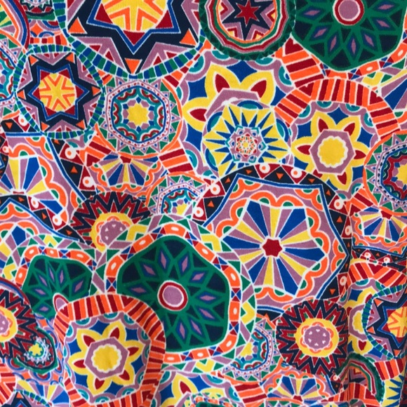 New LuLaRoe Classic T - Picture 2 of 3